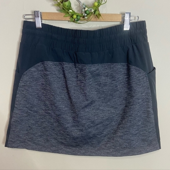 Athleta Excursion Hybrid Mid-Rise Tennis Skort in Dark and Heathered Gray Sz S - Picture 7 of 9